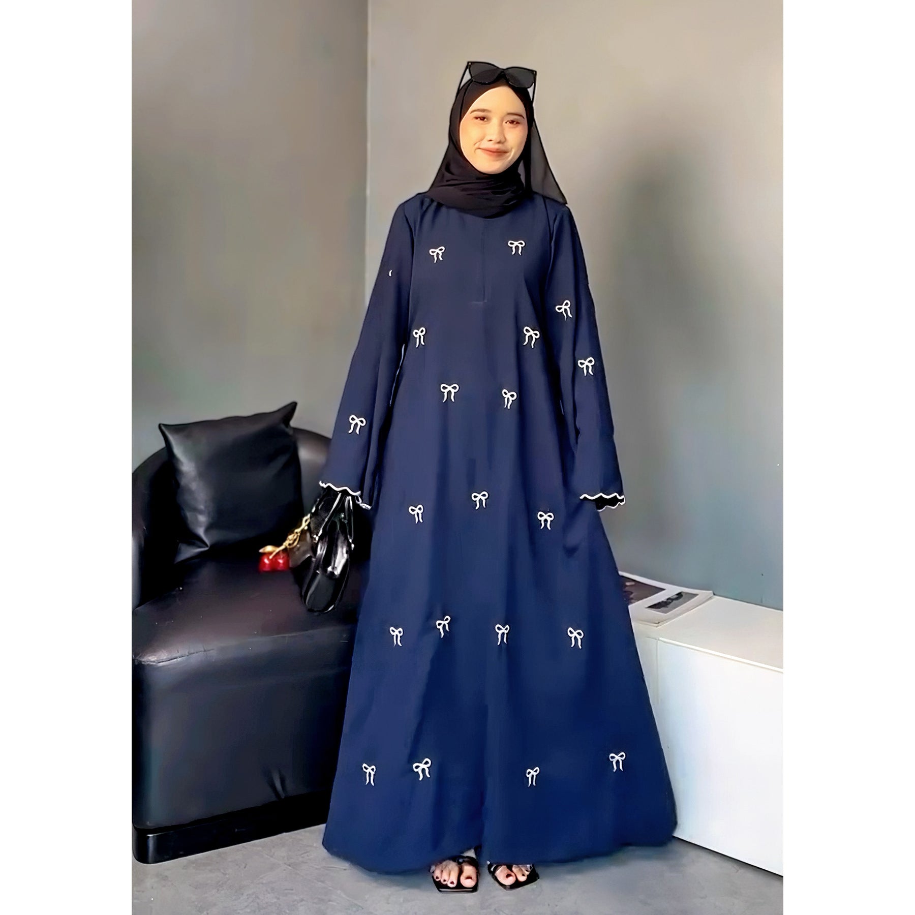 Robe brodée avec nœud papillon